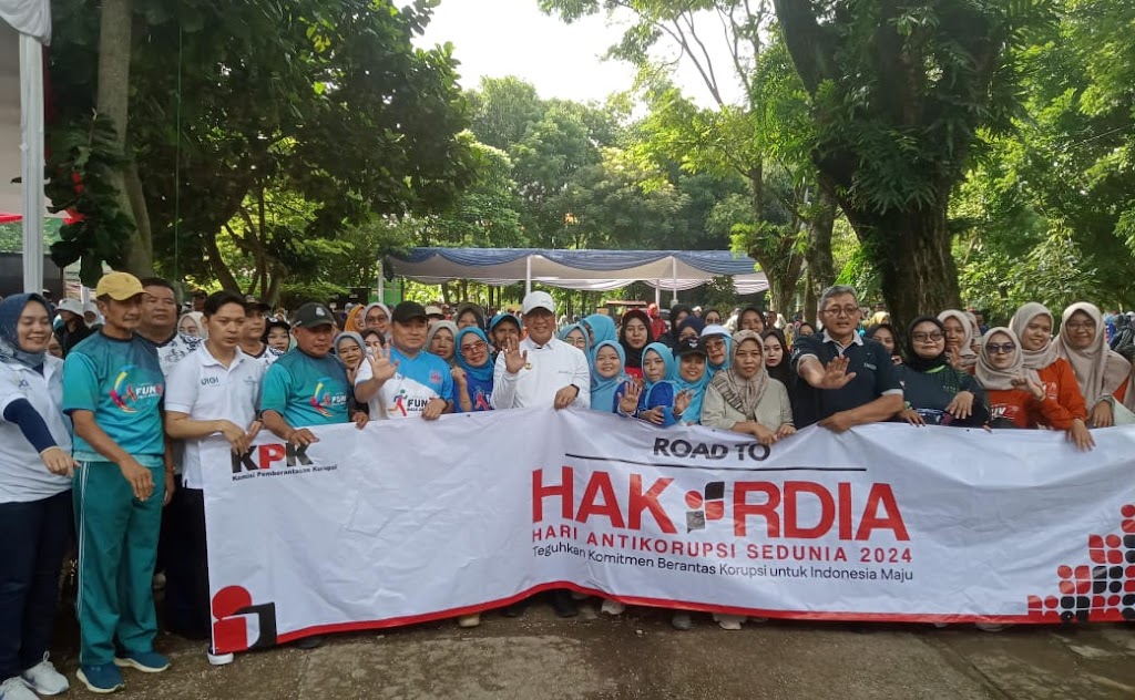 Meriahkan HUT PGRI ke-79, Ribuan Guru Cimahi Ikuti Fun Walk dan Senam Sehat