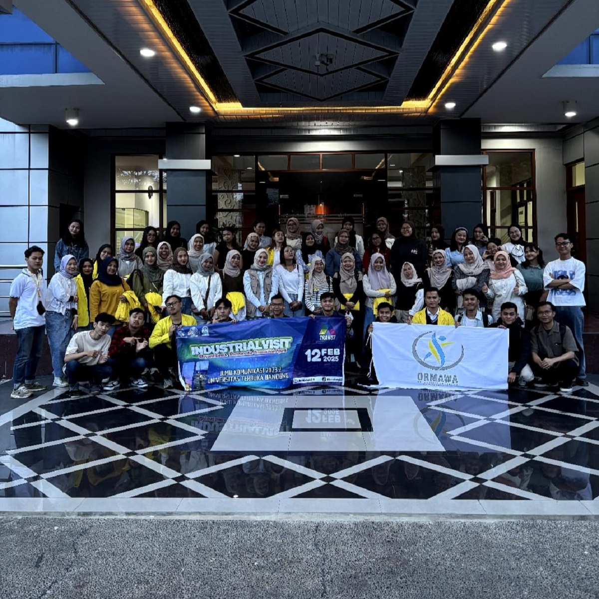 Mahasiswa Ilkom 23.2 UT Bandung Dalami Industri Media Lewat Visit ke Trans7