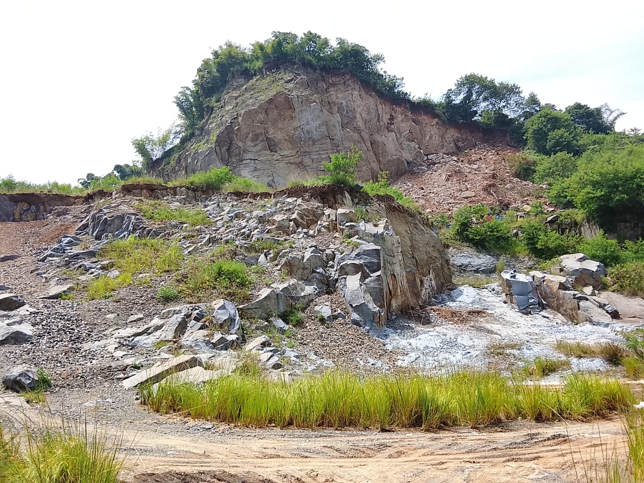 Diduga Langgar UU Minerba, Tambang Batu Cipicung Baleendah Beroperasi Tanpa Izin Lengkap